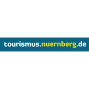 Auf türkisem Hintergrund steht in weiß und gelb tourismus.nuernberg.de