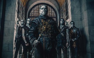 Die Band Powerwolf im mystischen stil fotografiert