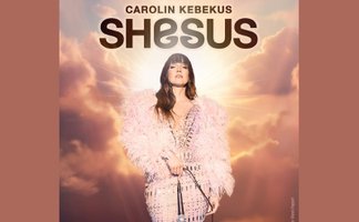 Tourankündigungsplakat von Caroline Kebekus mit SHESUS Titel