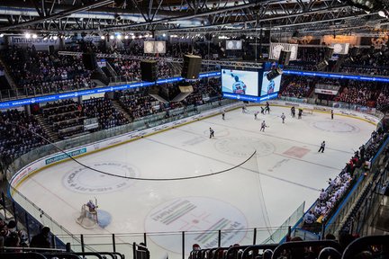 Blick auf die Eishockeyfläche in der ARENA in Nürnberg
