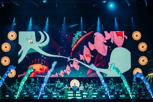 Disney in Concert Bühne mit Orchestra und Filmausschnitt von Arielle auf der Leinwand