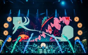 Disney in Concert Bühne mit Orchestra und Filmausschnitt von Arielle auf der Leinwand