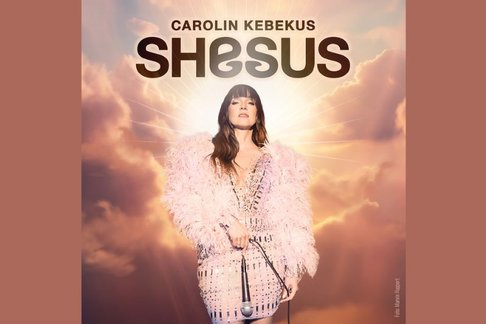 Tourankündigungsplakat von Caroline Kebekus mit SHESUS Titel