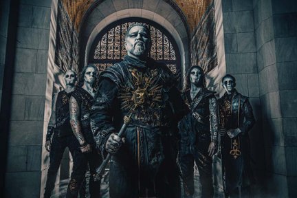 Die Band Powerwolf im mystischen stil fotografiert